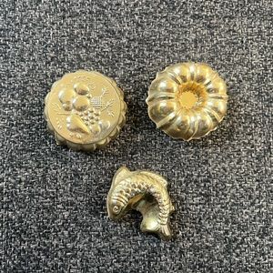 •Vintage 1977 Arjon Mini Jello Molds Magnets•